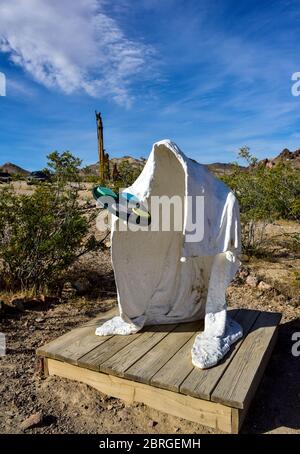 Rhyolite Ghost Town, Beatty Nevada - Rhyolite Gold Mine Stock Photo - Alamy