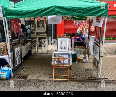 A fine art photography market stall selling framed archive photos of Royalty and celebrity including Princess Diana, David Bowie, HM Queen Elizabeth I Stock Photo