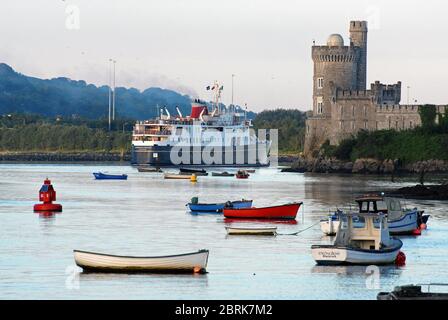 HEBRIDEAN PRINCESS rounding the BLACKROCK CASTLE OBSERVATORY in the RIVER LEE, CORK, COUNTY CORK, IRELAND Stock Photo