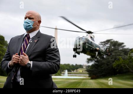 A United States Secret Service agent stands guard as Marine One with US President Donald J. Trump on board arrives on the South Lawn of the White House in Washington, DC on May 21, 2020.Credit: Yuri Gripas/Pool via CNP | usage worldwide Stock Photo