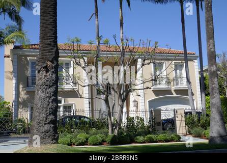 Beverly Hills, CA/USA - May 8, 2020: Famous Rodeo Drive almost deserted ...