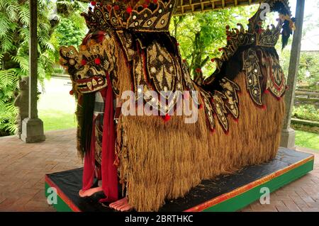 Lion costume bali style for indonesian people wear dancing in legong and barong waksirsa dance for show travelers people at Ubud city in Bali, Indones Stock Photo