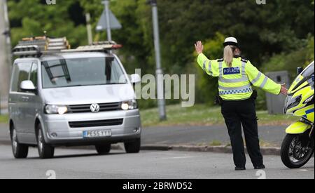 Brighton, UK. 16 April 2020 Police carry out vehicle stop-checks on the A23 north of Brighton as motorists make their way into the City and to the coast. Credit: James Boardman / Alamy Live News Stock Photo