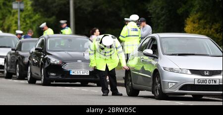 Brighton, UK. 16 April 2020 Police carry out vehicle stop-checks on the A23 north of Brighton as motorists make their way into the City and to the coast. Credit: James Boardman / Alamy Live News Stock Photo