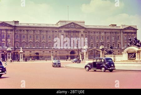 Vintage 1950s Scarf Beautiful London Print hotsell Buckingham Palace Hyde Park Cars People etc