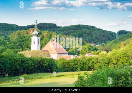 Heiligenkreuz: Stift Heiligenkreuz Abbey, in Wienerwald, Vienna Woods, Niederösterreich, Lower Austria, Austria Stock Photo