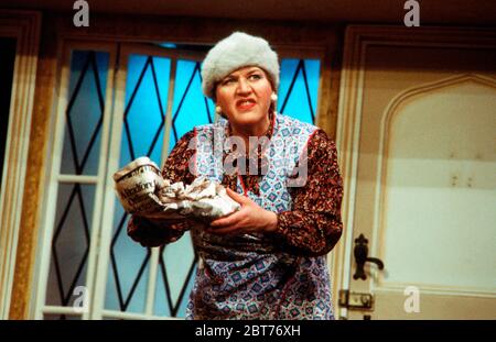 Patricia Routledge (Dotty Otley) in NOISES OFF by Michael Frayn at the Lyric Theatre Hammersmith, London W6 23/02/1982  set design: Michael Annals costumes: Brenda Murphy lighting: Spike Gaden director: Michael Blakemore Stock Photo