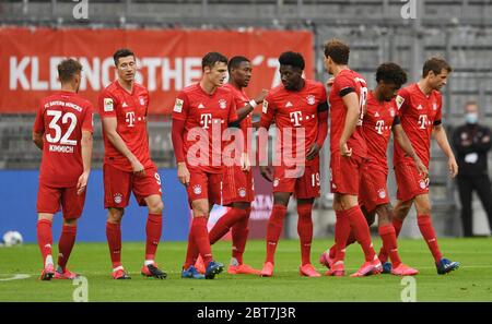 Munich, Germany. 23rd May, 2020. Football: Bundesliga, 27th matchday, FC Bayern Munich - Eintracht Frankfurt, in the Allianz Arena. Alphonso Davies (4th from right) of Bayern cheers for his goal to make it 4:2 with his fellow players. Credit: Andreas Gebert/Reuters-Pool/dpa - IMPORTANT NOTE: In accordance with the regulations of the DFL Deutsche Fußball Liga and the DFB Deutscher Fußball-Bund, it is prohibited to exploit or have exploited in the stadium and/or from the game taken photographs in the form of sequence images and/or video-like photo series./dpa/Alamy Live News Stock Photo