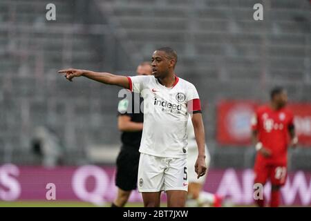 Munich, Deutschland. 23rd May, 2020. firo, football: 23.05.2020 1.Bundesliga, season 19/20 2019/2020 27th matchday: FC BAYERN MUNCHEN - EINTRACHT FRANKFURT Gelson FERNANDES, half figure, gesture | usage worldwide Credit: dpa/Alamy Live News Stock Photo