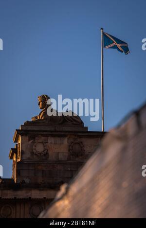 Sphynx on rooftop of National Gallery of Scotland in Edinburgh with saltire flag flying Stock Photo