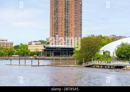 Residential Building Near The Henry Hudson Parkway and Inwood Hill Park. Stock Photo