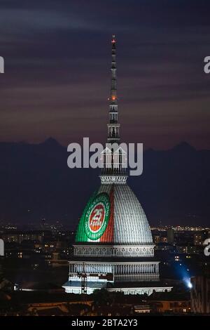 Turin, Italy - 24 April, 2020: The Mole Antonelliana, major landmark in Turin, is illuminated with the colors of the Italian national flag and the write '25 April' for the 75th anniversary of the liberation of Italy. April 25 is the Liberation Day (Festa della Liberazione) marking the Italy's liberation from nazis and fascists and the end of the Second World War (WWII) for Italy. The recurring torchlight procession and demonstration are not going to be celebrated due to the COVID19 restrictions. Credit: Nicolò Campo/Alamy Live News Stock Photo