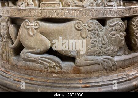 Freckenhorst, Stiftskirche St. Bonifatius, Romanischer Taufstein, 1. Hälfte des 12. Jahrhunderts, Löwe Stock Photo