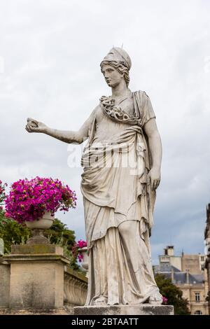 皐月惠　永劫の庭　Minerva Marble statue of Minerva the Goddess of Wisdom statue inside