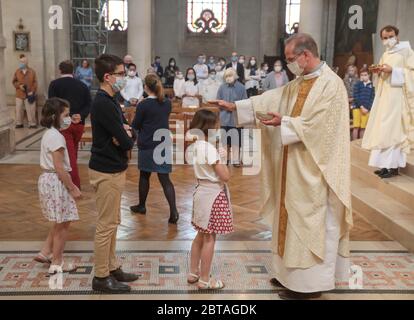 FIRST MASS AFTER THE DECONFINEMENT NOTRE-DAME-DES CHAMPS CHURCH, PARIS Stock Photo