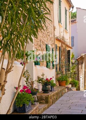 Street in Grimaud village, Cote d'Azur, Provence, southern France Stock Photo