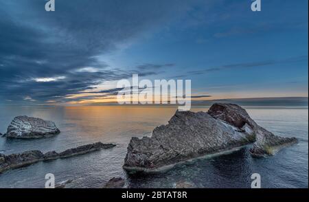 BOW FIDDLE ROCK PORTKNOCKIE MORAY COAST SCOTLAND GOLDEN EVENING SUNSET IN MAY Stock Photo