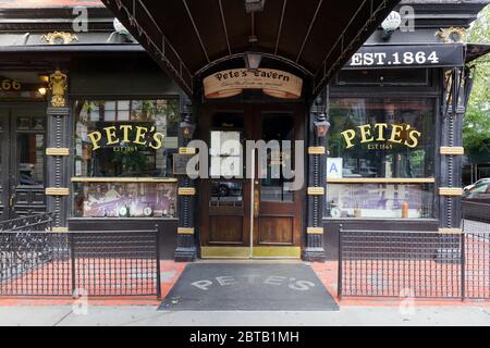 Pete's Tavern, 129 E 18th St, New York, NYC storefront photo of a restaurant, and sidewalk cafe in the neighborhood of Manhattan. Stock Photo