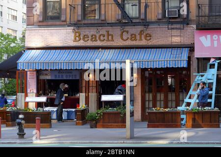 Beach Cafe, 1326 2nd Avenue, New York, NYC storefront photo of a bar and restaurant in the Upper East Side of Manhattan. Stock Photo
