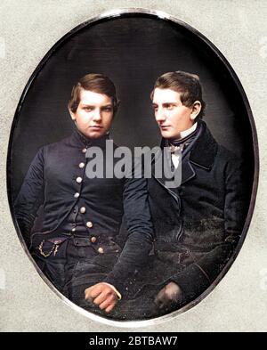 1850 , USA  : Daguerreotype of  brothers  William Hazard ( 1833 - 1888 ) and Moses Augustus Field (born 1831 ). DIGITALLY COLORIZED . - foto storiche -  PHOTO HYSTORY  - portrait - ritratto - DAGHERROTIPO - DAGHERROTIPIA  - ragazzo - ragazzi - giovane uomo - giovanotto - young man - men - uomini - child - children - fratelli - brothers - collar - colletto - tie - cravatta - STORIA DELLA FOTOGRAFIA - MODA - FASHION - XIX SECOLO CENTURY - OTTOCENTO - '800 - 800's  - CHILDHOOD - INFANZIA - LGBT - GAY - COPPIA - COUPLE - DUO --- Archivio GBB Stock Photo