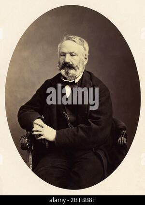 1862 , Paris, FRANCE : The french writer VICTOR HUGO ( 1802 - 1885 ). Portrait by Etienne Carjat ( 1828 - 1906 ) - SCRITTORE - LETTERATURA - LITERATURE - letterato - HISTORY - FOTO STORICHE - collar - colletto - tie bow - cravatta - fiocco - portrait - ritratto - beard - barba  ---- ARCHIVIO GBB Stock Photo