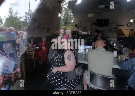 Vancouver, USA. 23rd May, 2020. Customers wait for food inside as protesters rally outside to support the Hugga Mug Diner which re-opened today in Vancouver, Wash., on May 23, 2020. The opening is a direct violation of Governor Jay Inslee's orders for non-essential business to remain closed at this time. (Photo by Alex Milan Tracy/Sipa USA) Credit: Sipa USA/Alamy Live News Stock Photo