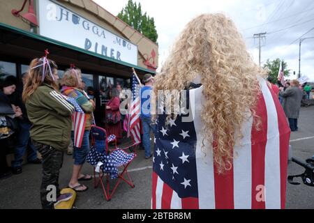 Vancouver, USA. 23rd May, 2020. Protesters rally in support of the Hugga Mug Diner which re-opened today in Vancouver, Wash., on May 23, 2020. The opening is a direct violation of Governor Jay Inslee's orders for non-essential business to remain closed at this time. (Photo by Alex Milan Tracy/Sipa USA) Credit: Sipa USA/Alamy Live News Stock Photo