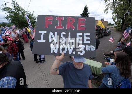 Vancouver, USA. 23rd May, 2020. Protesters rally in support of the Hugga Mug Diner which re-opened today in Vancouver, Wash., on May 23, 2020. The opening is a direct violation of Governor Jay Inslee's orders for non-essential business to remain closed at this time. (Photo by Alex Milan Tracy/Sipa USA) Credit: Sipa USA/Alamy Live News Stock Photo