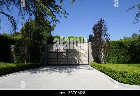 Los Angeles, California, USA 24th May 2020 A general view of atmosphere of Max Factor and Bugsy Siegel's former home at 250 Delfern Drive on May 24, 2020 in Los Angeles, California, USA. Photo by Barry King/Alamy Stock Photo