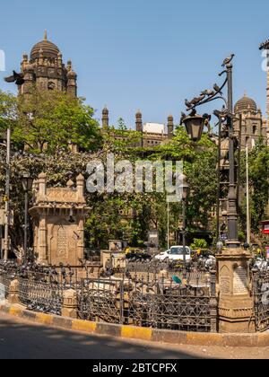 16 Mar 2019 Vintage Public Water Fountain and Pigeon Trough Opposite GPO, Mint Road, Chhatrapati Shivaji Terminus Area, Ballard Estate, Fort, Mumbai, Stock Photo