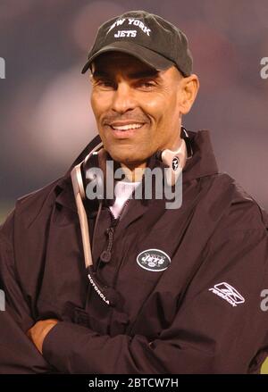 New York Jets coach Herman Edwards (L) acknowledges Head coach Dave  Wandstadt's Miami Dolphins 23-21 win against the New York Jets December  28th at Pro Player Stadium in Miami, Fl. The Miami Dolphins beat the New  York Jets 23-21 (UPI Photo