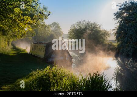 Narrowboat moored on canal in morning mist, Grand Union Canal, Leicestershire Stock Photo