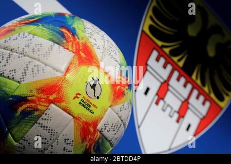 Duisburg, Deutschland. 24th July, 2019. Match ball from adidas women's soccer Bundesliga and third division. Beginning of the third Bundesliga 3 after the next weekend? General, depositor, symbol image firo: 07/24/2019 Football, women FLYERALARM women Bundesliga, season 2019/2020 MSV Duisburg team photo/single photos The official game ball in the Flyeralarm women Bundesliga. | usage worldwide Credit: dpa/Alamy Live News Stock Photo