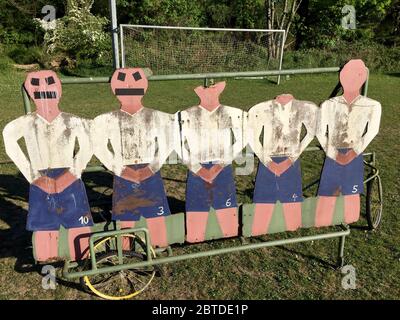 Karlsruhe Germany 25th Apr 2020 An Orphaned Football Field With A Wall Of Wooden Players In The Oberwald In Karlsruhe The Old Free Kick Dummies For The Standard Soccer Training Are Slightly Damaged Credit Ulrike John Dpa Alamy Live News Stock