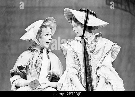 l-r: Sheila Reid (Dorinda), Maggie Smith (Mrs Sullen) in THE BEAUX' STRATAGEM by George Farquhar at the The National Theatre, The Old Vic, London SE1  08/04/197  design: Rene Allio  lighting: Andy Phillips  director: William Gaskill Stock Photo