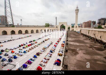 Muslims offer prayers at the Baitul Mokarrn National mosque during the Eid al-Fitr festival amid Coronavirus (Covid-19) crisis. The holy month of Ramadan is a momentum for Muslims around the world to draw closer to Allah SWT (Subhanahu wa ta'ala) by expanding the Sunnah prayer, Dhikr, and Tadarus Al Quran. Stock Photo