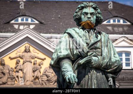 the Beethoven monument with slipped corona mask at the Muenster square in front of the old post office, Bonn, North Rhine-Westphalia, Germany.  das Be Stock Photo