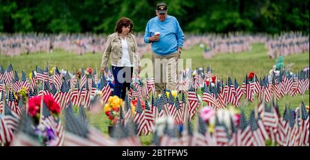 Bear, Delaware, USA. 25th May, 2020. Visitors walks among the grave stones and flags while paying respects on Memorial Day. While the Delaware VeteranÕs Memorial Cemetery did not hold their annual Memorial Day remembrance service, many showed up with masks and observing social distancing to pay respects and remember loved ones during the coronavirus pandemic. Scott Serio/ESW/CSM Credit: Cal Sport Media/Alamy Live News Stock Photo
