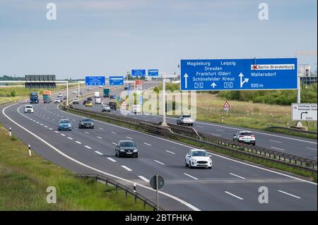 18 May 2020, Brandenburg, Schönefeld: There is little traffic in the late afternoon on the motorway near the exit Waltersdorf or Berlin-Brandenburg Airport. Photo: Soeren Stache/dpa-Zentralbild/ZB Stock Photo