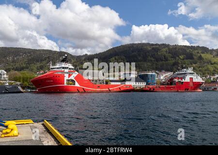 Offshore AHTS anchor handling tug supply vessels KL Saltfjord and Far Sapphire at Festningskaien quay, in port of Bergen, Norway. Stock Photo