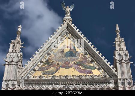 Siena Tuscany Italy. Cattedrale di Santa Maria Assunta built 1220 - 1370 in roman-gothic style. Facade details. Stock Photo