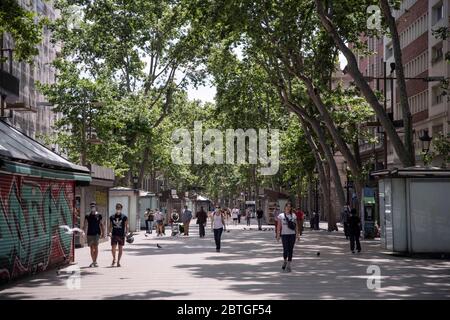 Barcelona, Spain. 25th May, 2020. Some people walking by Las Ramblas in Barcelona, Spain on 24th of May 2020. Starting today, the city finally goes to phase 1 of 4 in the decompression of confinement constraints. Stores open to the public with a reduced maximum capacity as well as the terraces of the bars. Even so, security measures are updated day after day. Spain faces the 71st day of state of emergency due to the Coronavirus pandemic.(Photo by Carmen Molina/Sipa USA) Credit: Sipa USA/Alamy Live News Stock Photo