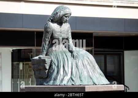 The George Eliot statue situated in the shopping centre, Nuneaton. Stock Photo