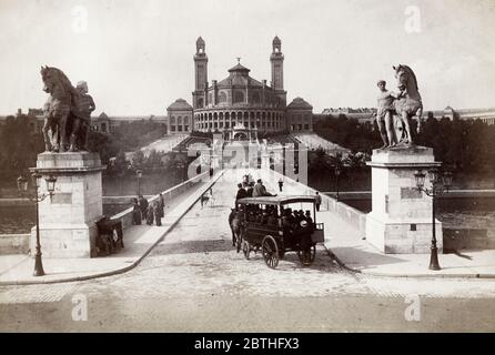 Vintage 19th century photograph- Pont / bridge d'Iena, and Trocadero, Paris France Stock Photo