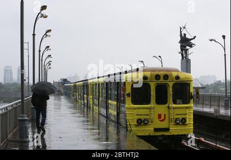 Kiev, Ukraine. 25th May, 2020. A subway train runs in Kiev, Ukraine, May 25, 2020. The subway in Kiev reopened on Monday. Passengers must wear masks and keep social distancing guidelines. Due to the COVID-19 pandemic, the subway in Kiev was out of service since March 17. Credit: Sergey Starostenko/Xinhua/Alamy Live News Stock Photo