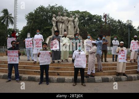 Dhaka, Bangladesh. 26th May, 2020. Bangladesh Student's Union member are standing on a protest against the metro rail station inside Dhaka University under Anti Terrorism Raju Memorial Sculpture at TSC at Dhaka University. (Photo by Md. Rakibul Hasan/Pacific Press) Credit: Pacific Press Agency/Alamy Live News Stock Photo