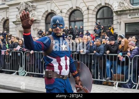 A man in a Captain America costume works in Times Square for tips in  Manhattan New York Stock Photo - Alamy