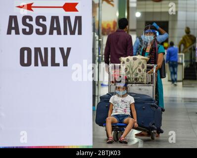 Guwahati, Assam, India. 26th May, 2020. Passengers check-out from the Lokpriya Gopinath Bordoloi International Airport upon their arrival, following the resumption of domestic flight services after a gap of two months, during ongoing COVID-19 lockdown, in Guwahati. Credit: David Talukdar/ZUMA Wire/Alamy Live News Stock Photo