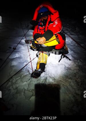 Mount Qomolangma Base Camp. 27th May, 2020. A member of Chinese surveying team puts on equipment before setting off to reach the summit of Mt. Qomolangma, the world's highest peak, from a mountain camp at an altitude of 8,300 meters, on May 27, 2020. Credit: Tashi Tsering/Xinhua/Alamy Live News Stock Photo