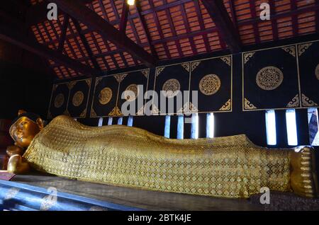 Reclining Buddha statue at Wat Chedi Luang in Chiang Mai Stock Photo